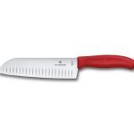 CUCHILLO SANTOKU 6.8521.17G (CAJA) HOJA ALVEOLADA M/ROJO 17CM VICTORINOX
