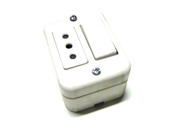 Interruptor s/p con enchufe