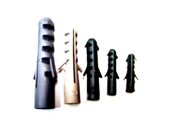 Tarugo plastico 6 m/m ciento